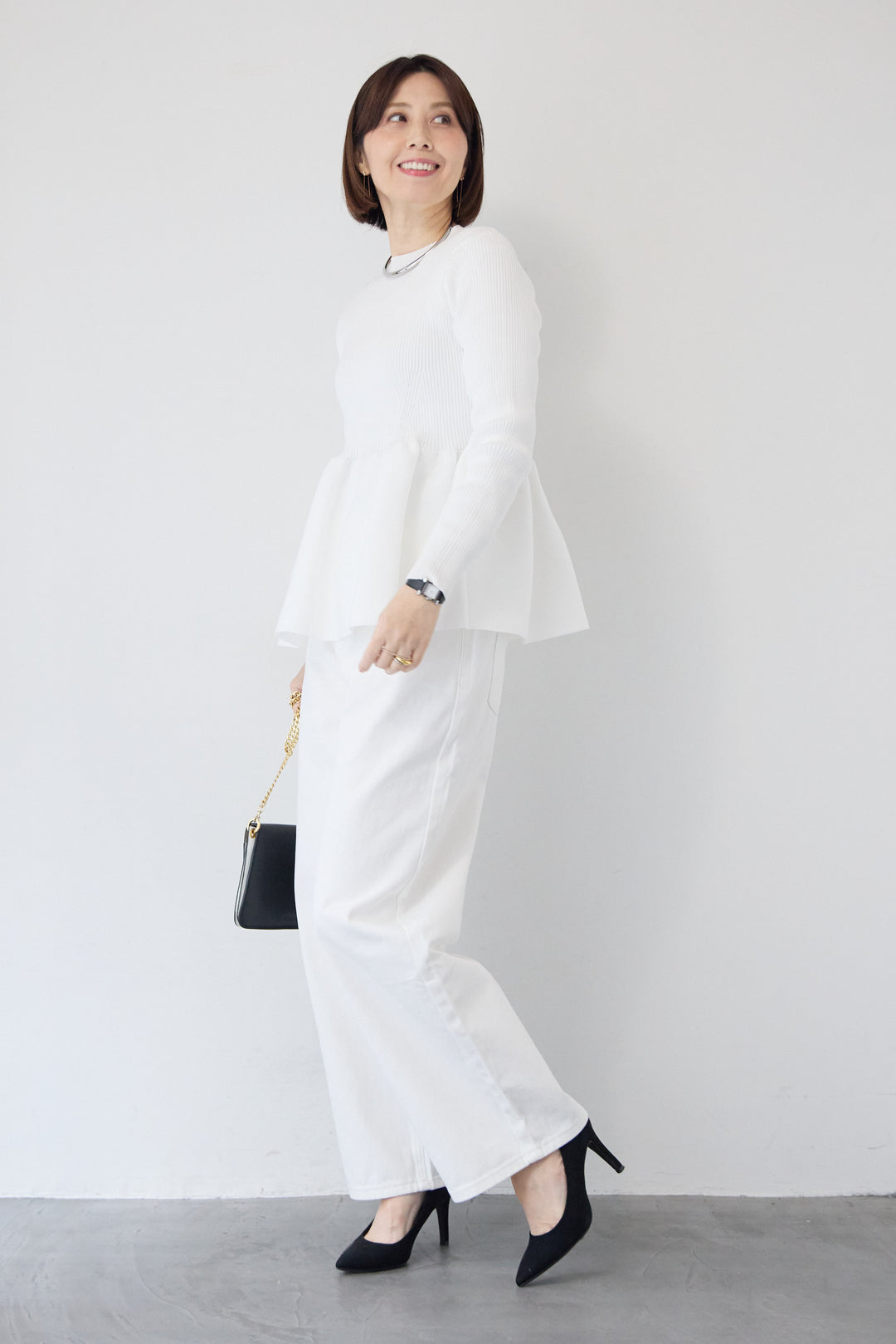 クルーネックペプラムニット