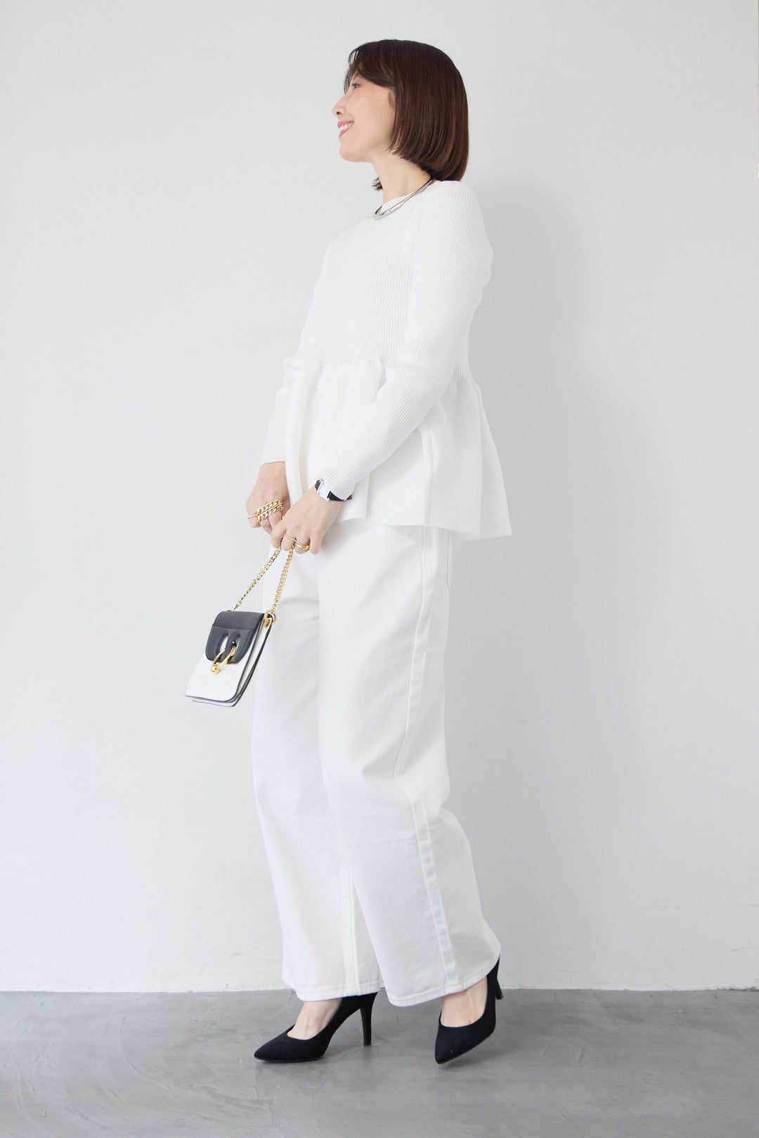 クルーネックペプラムニット