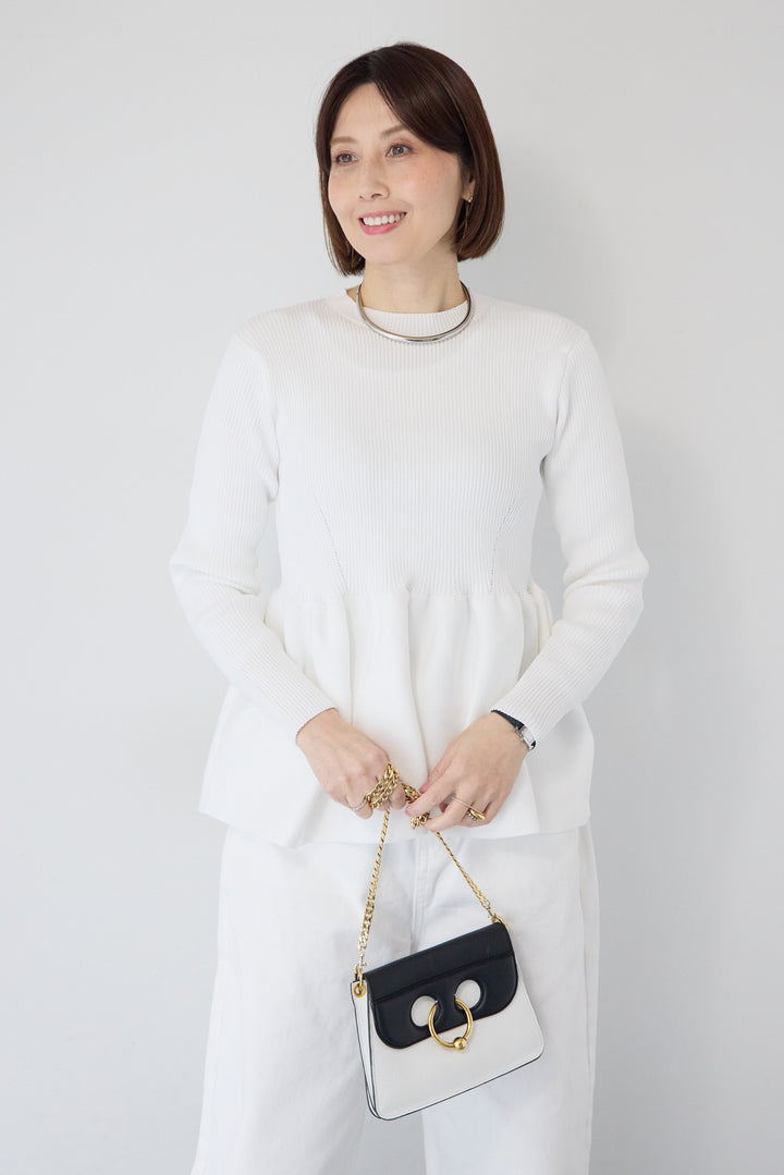 クルーネックペプラムニット