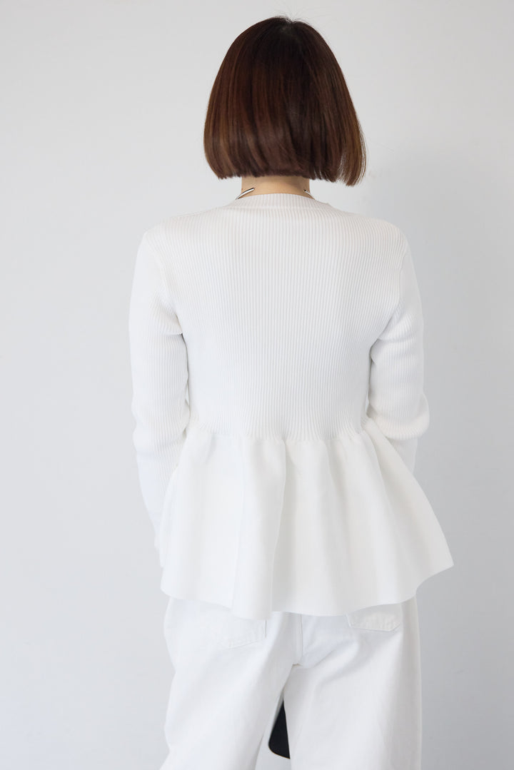 クルーネックペプラムニット