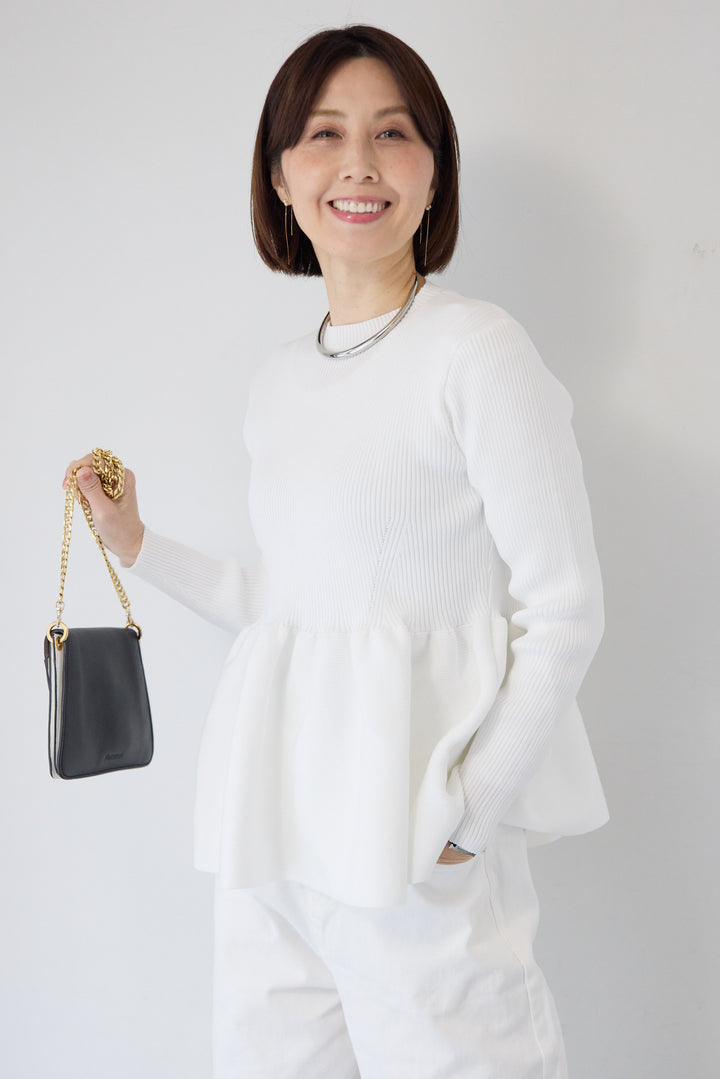 クルーネックペプラムニット