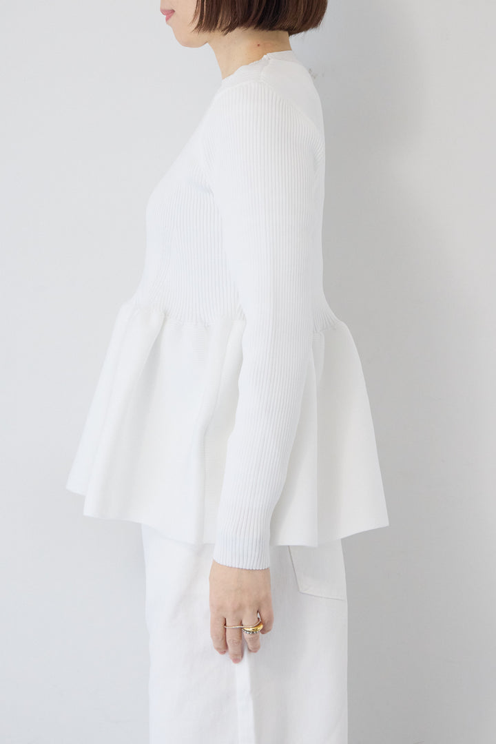 クルーネックペプラムニット