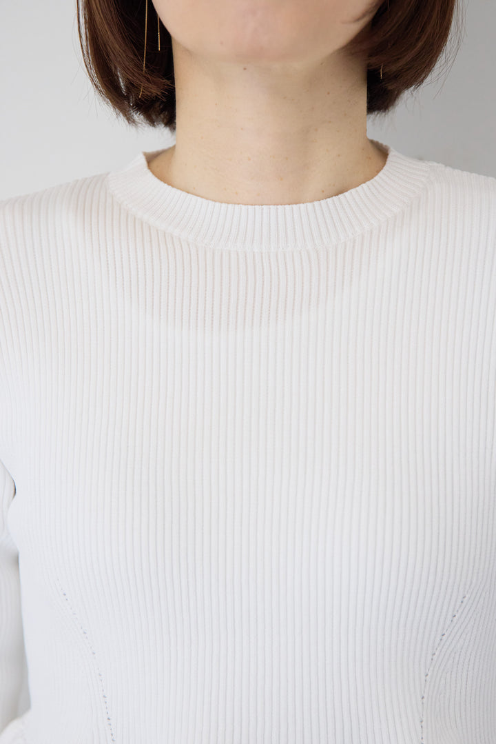 クルーネックペプラムニット