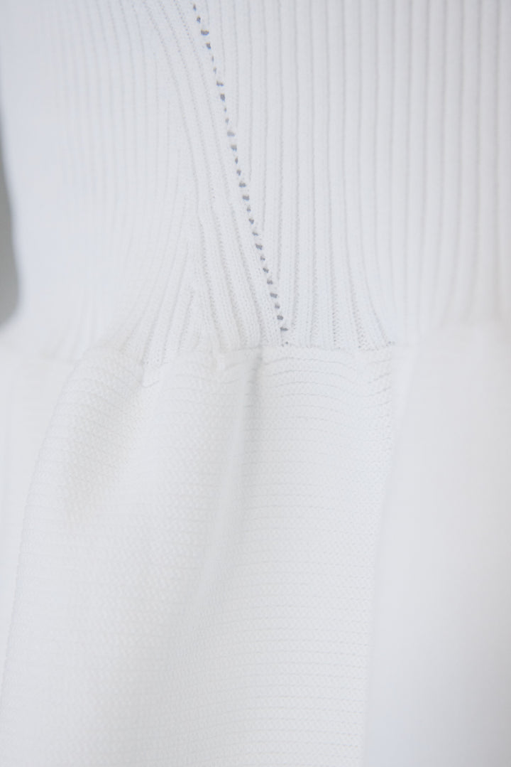 クルーネックペプラムニット