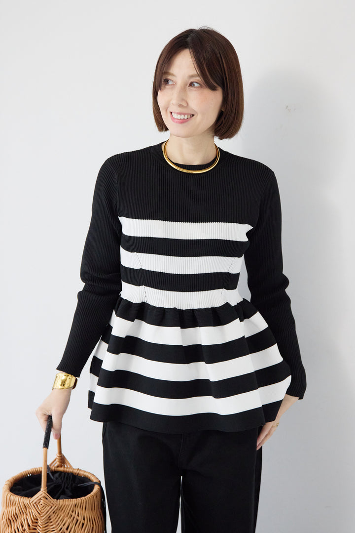 クルーネックペプラムニット