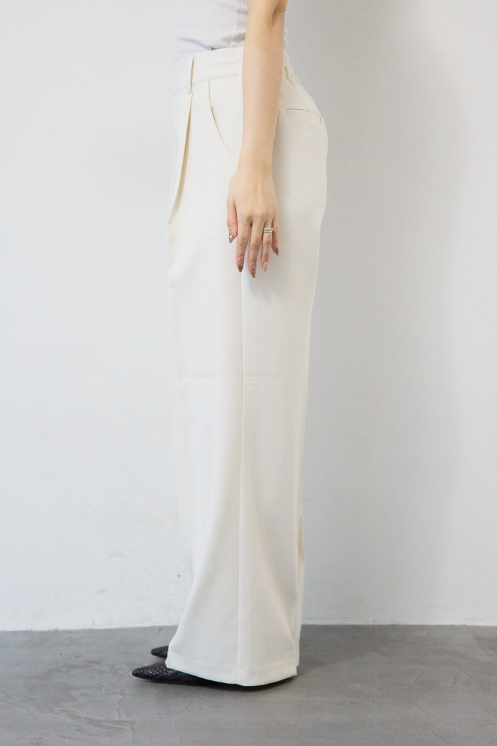 エフォートレス・ドレススラックス