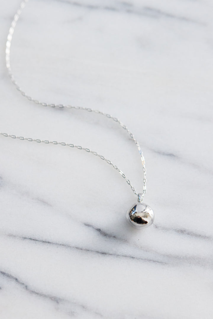 ミニボールネックレス