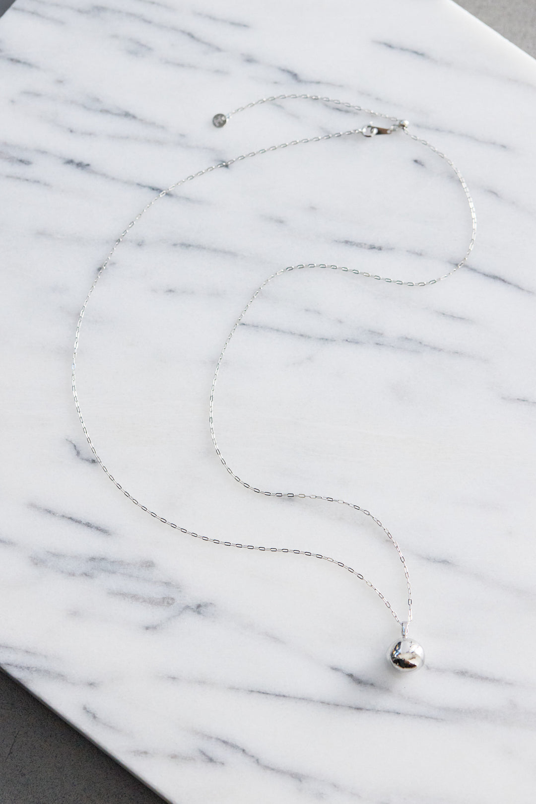 ミニボールネックレス