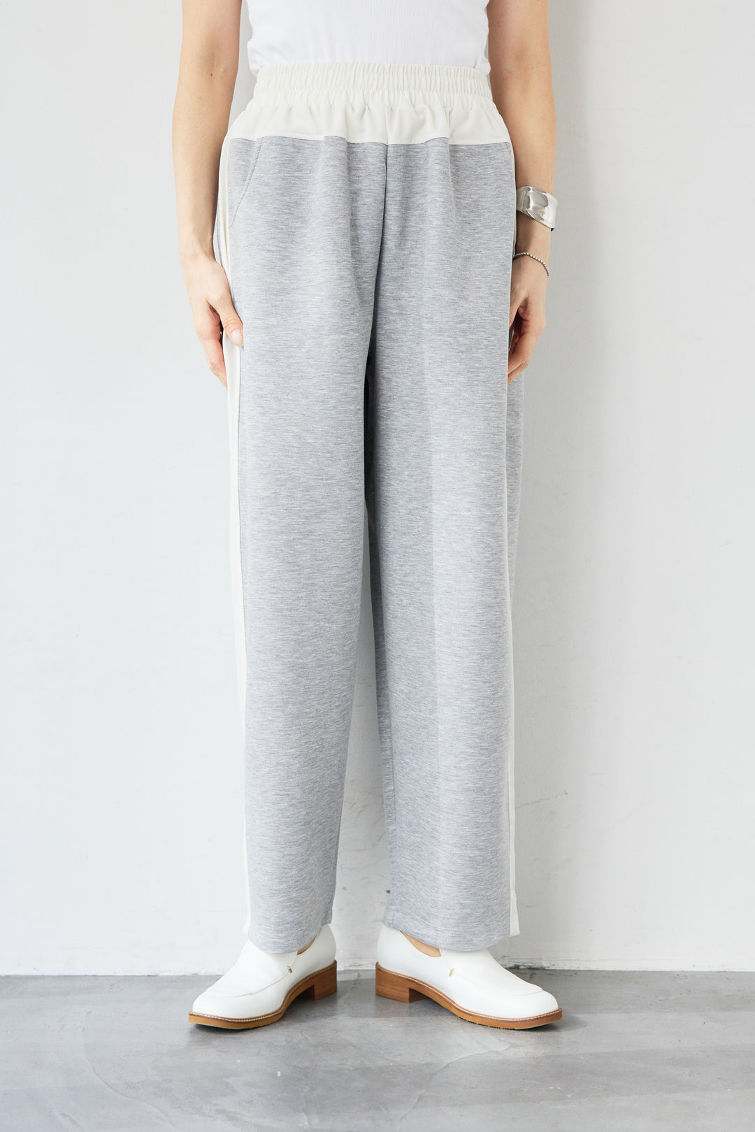 異素材切替サイドラインパンツ