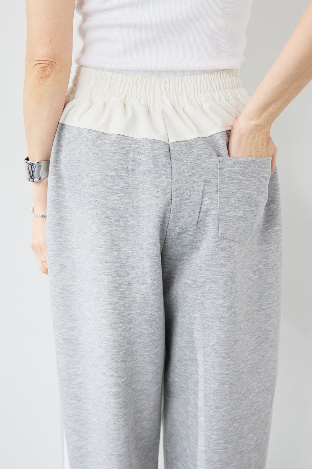 異素材切替サイドラインパンツ