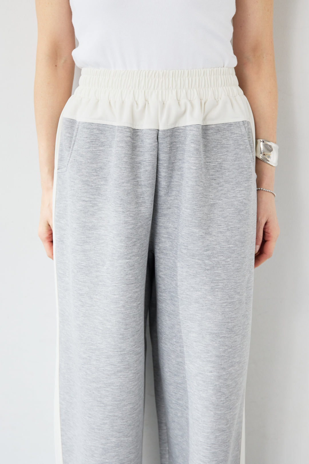 異素材切替サイドラインパンツ