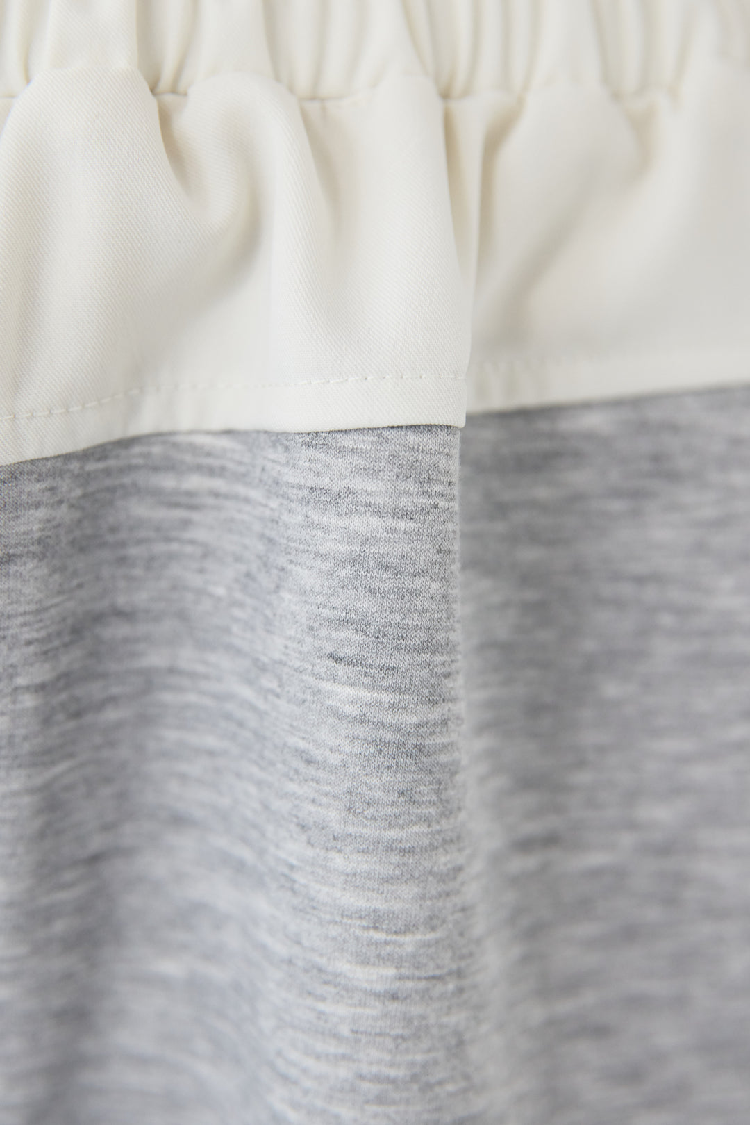 異素材切替サイドラインパンツ