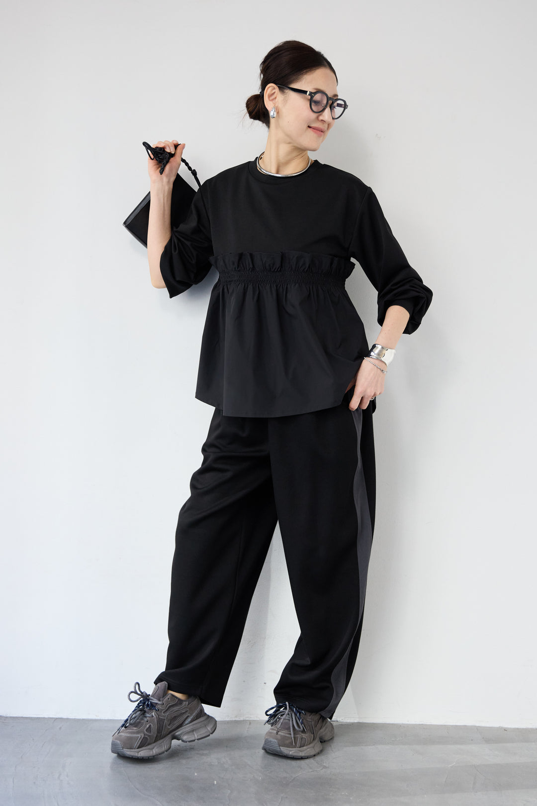 異素材切替サイドラインパンツ