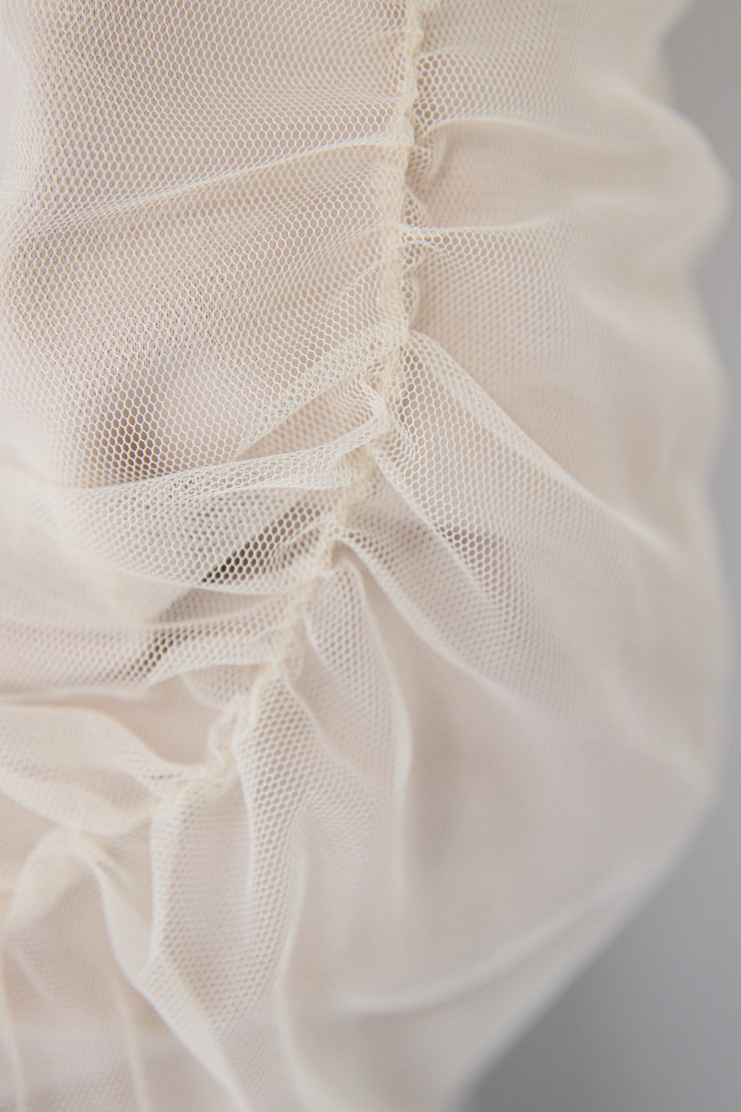 チュールスリーブ ドッキングプルオーバー