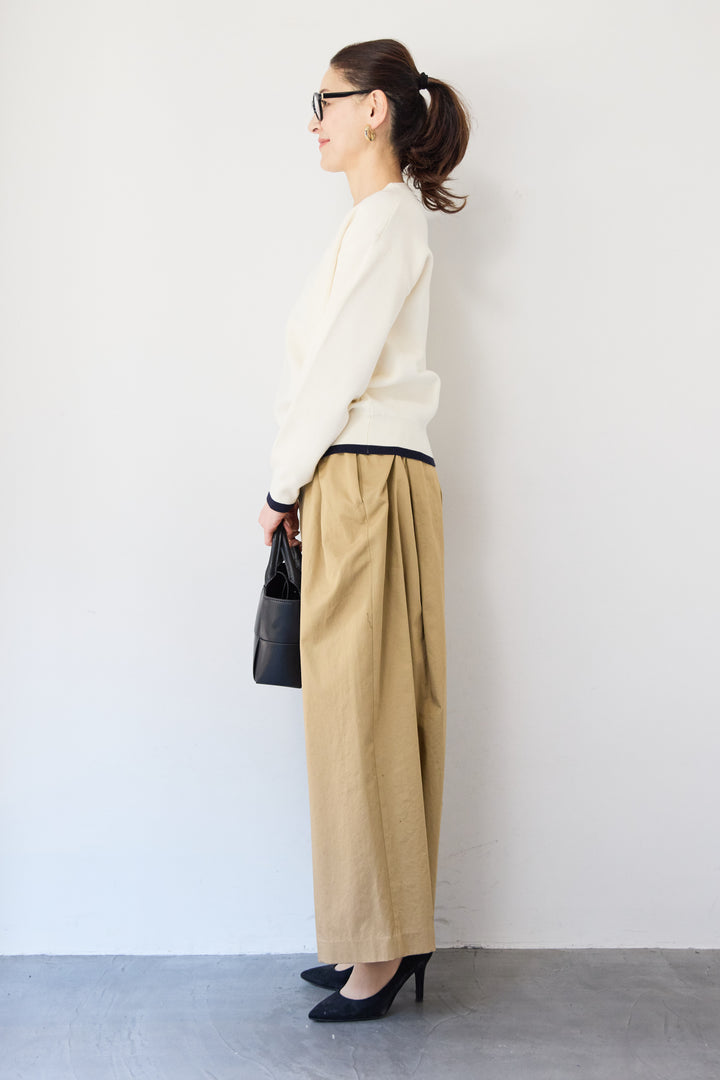 ロゴ刺繍ニットプルオーバー