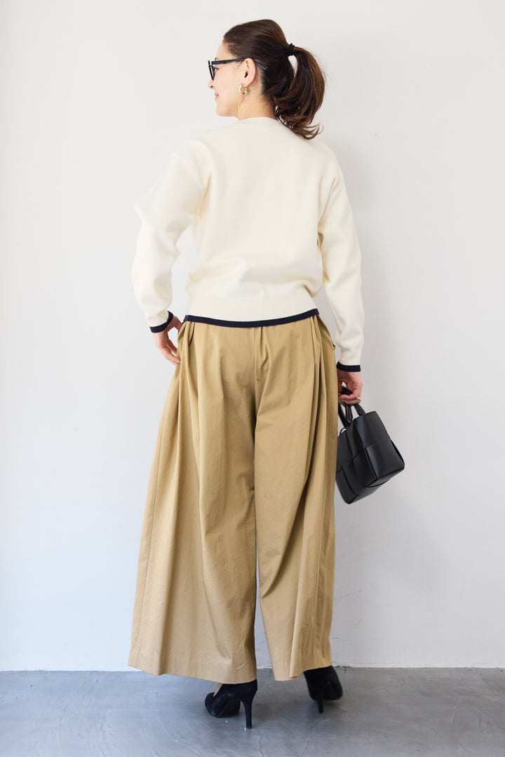 ロゴ刺繍ニットプルオーバー