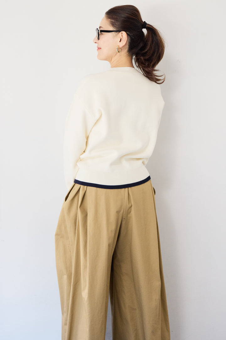 ロゴ刺繍ニットプルオーバー