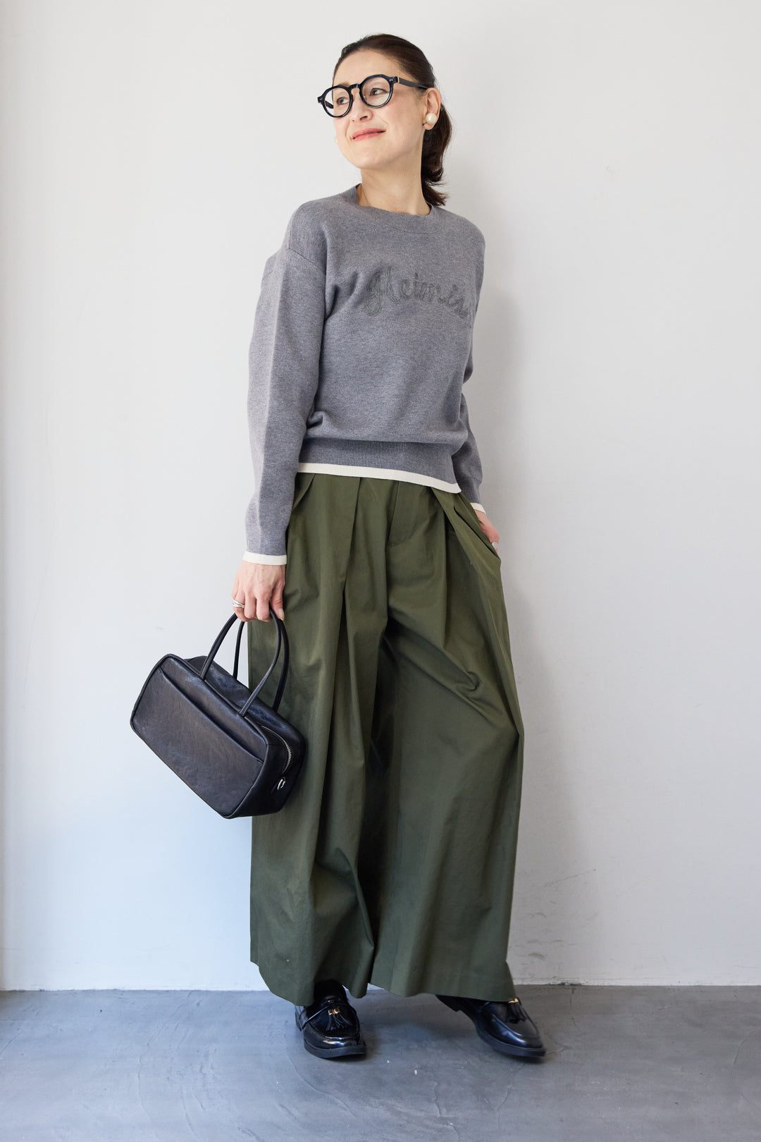 ロゴ刺繍ニットプルオーバー