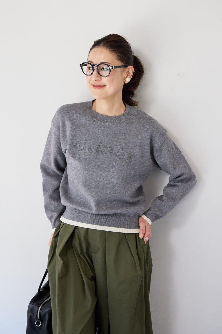 ロゴ刺繍ニットプルオーバー