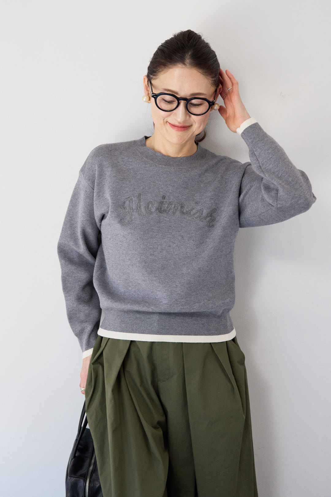 ロゴ刺繍ニットプルオーバー