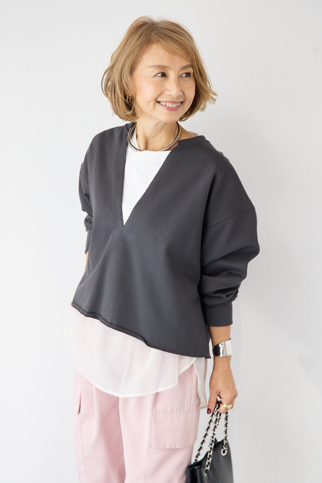 [SET]深Vネック ロゴ刺繍 ショートスウェットプルオーバー+ジョーゼットライク・カーゴジョガーパンツ(2set)