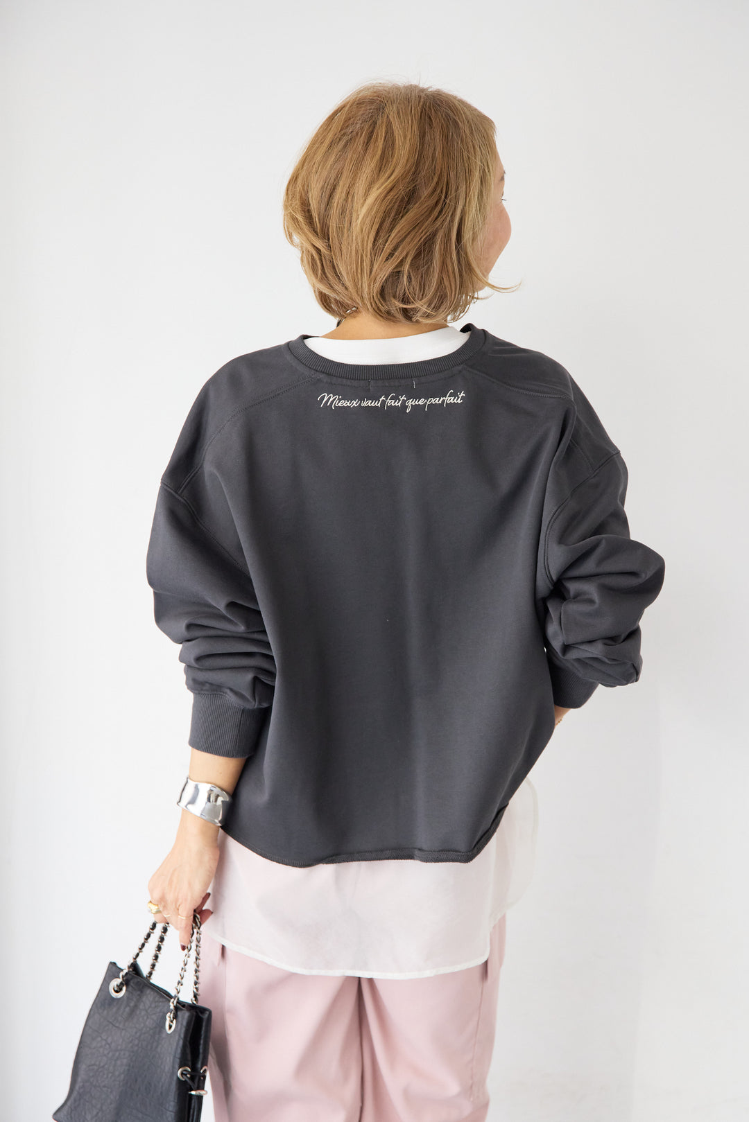 [SET]深Vネック ロゴ刺繍 ショートスウェットプルオーバー+ジョーゼットライク・カーゴジョガーパンツ(2set)