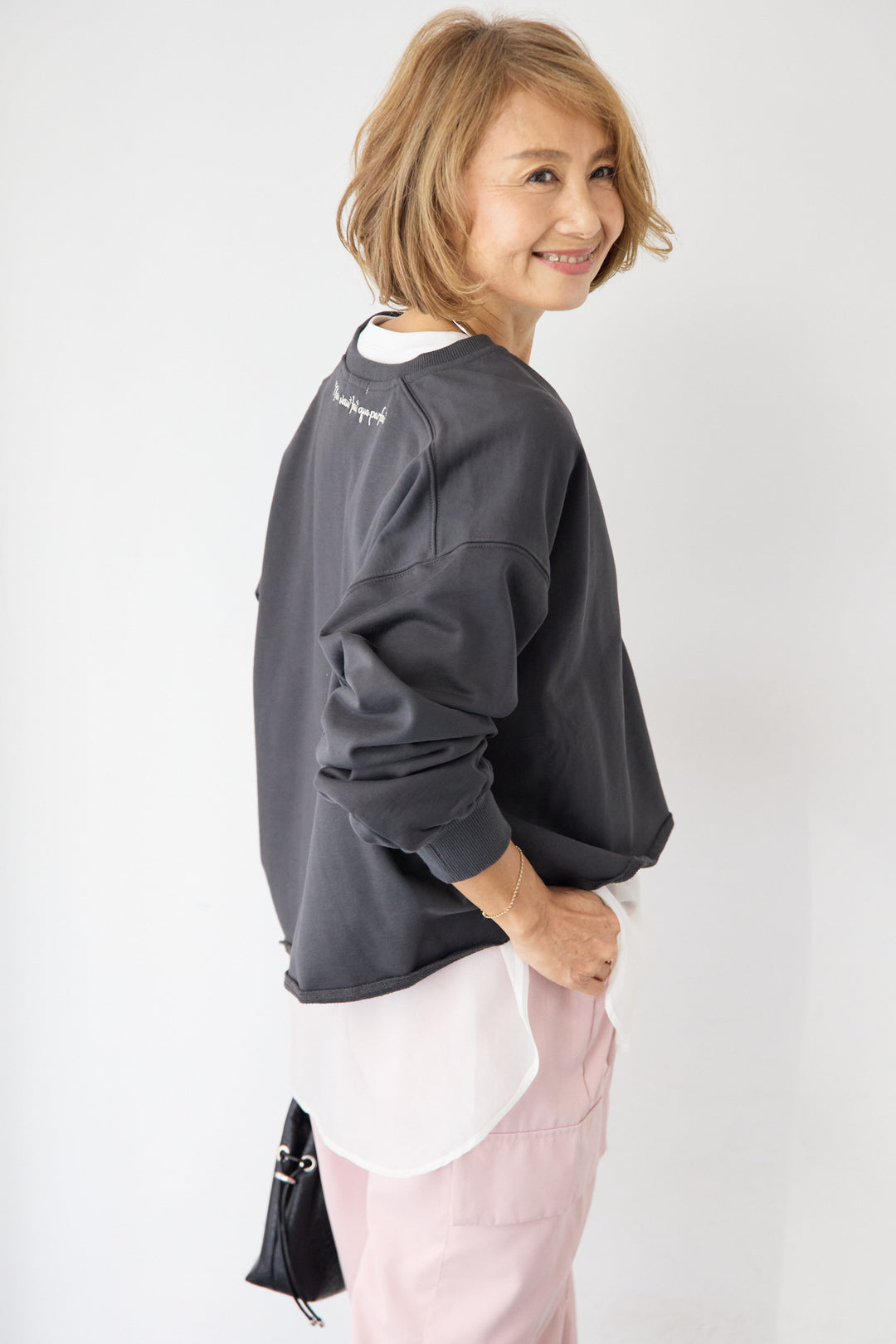 [SET]深Vネック ロゴ刺繍 ショートスウェットプルオーバー+ジョーゼットライク・カーゴジョガーパンツ(2set)