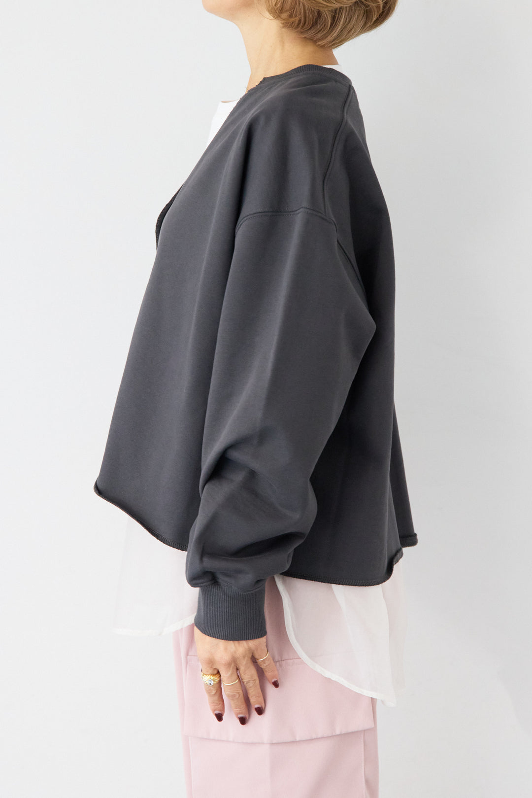 [SET]深Vネック ロゴ刺繍 ショートスウェットプルオーバー+ジョーゼットライク・カーゴジョガーパンツ(2set)