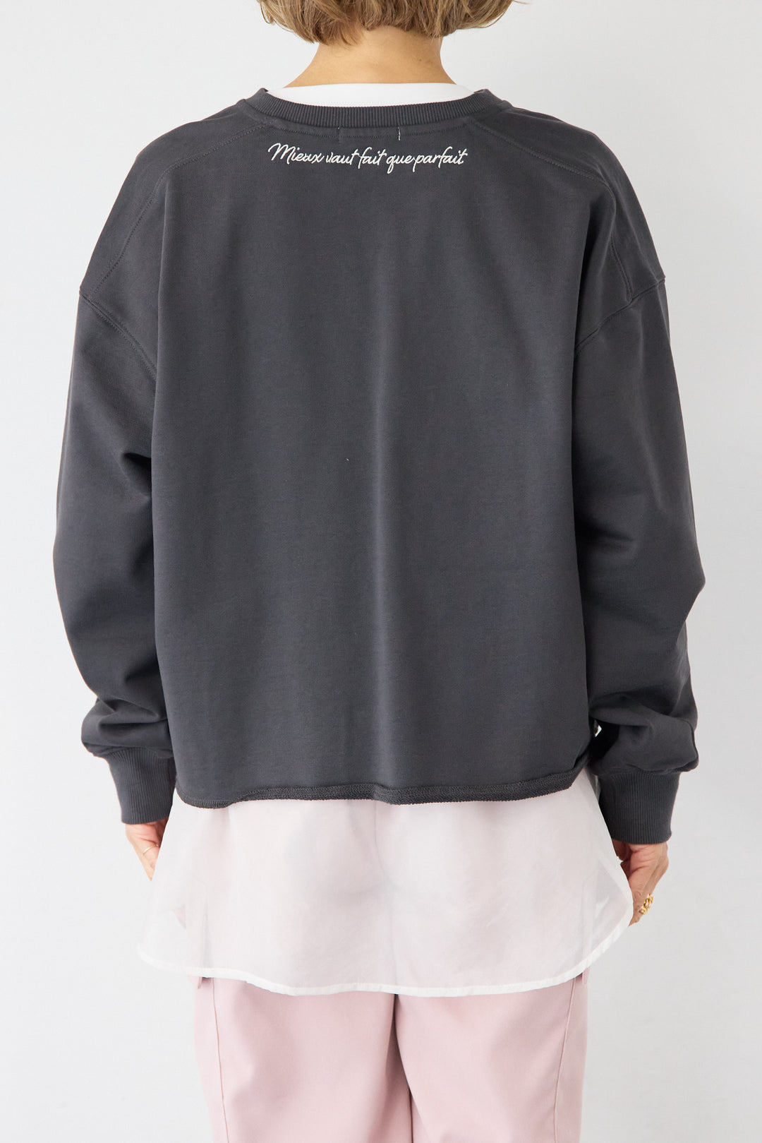 [SET]深Vネック ロゴ刺繍 ショートスウェットプルオーバー+ジョーゼットライク・カーゴジョガーパンツ(2set)