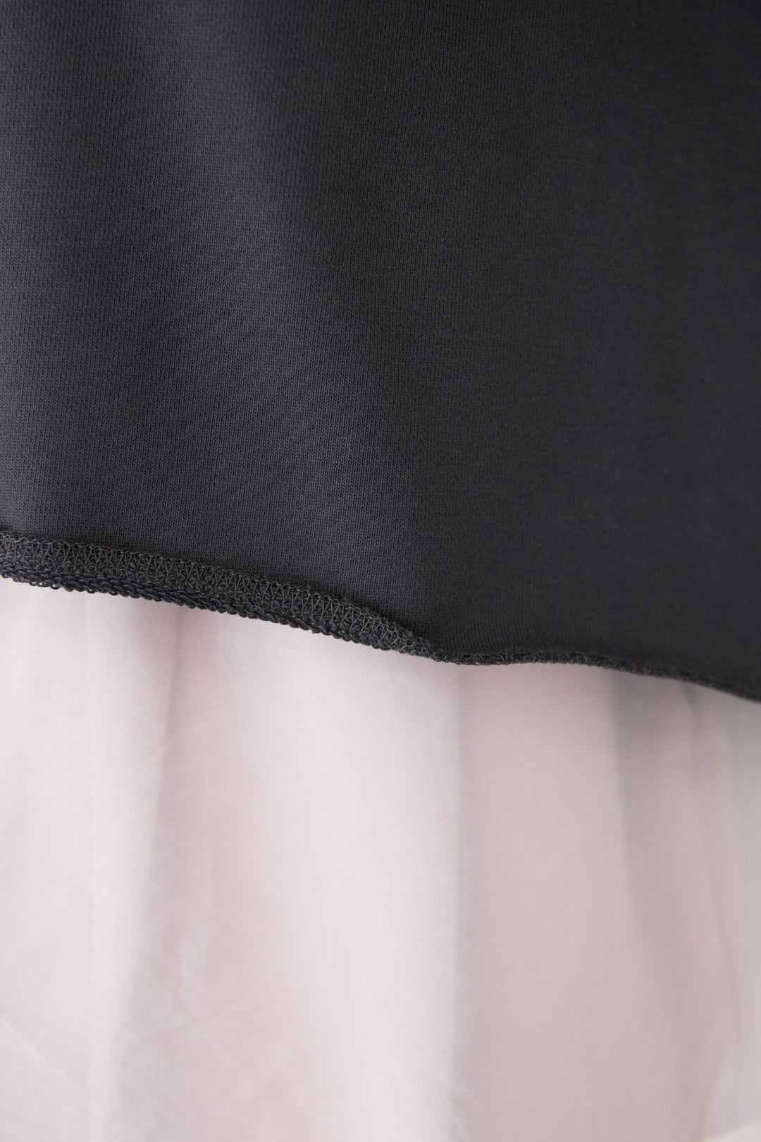 [SET]深Vネック ロゴ刺繍 ショートスウェットプルオーバー+ジョーゼットライク・カーゴジョガーパンツ(2set)