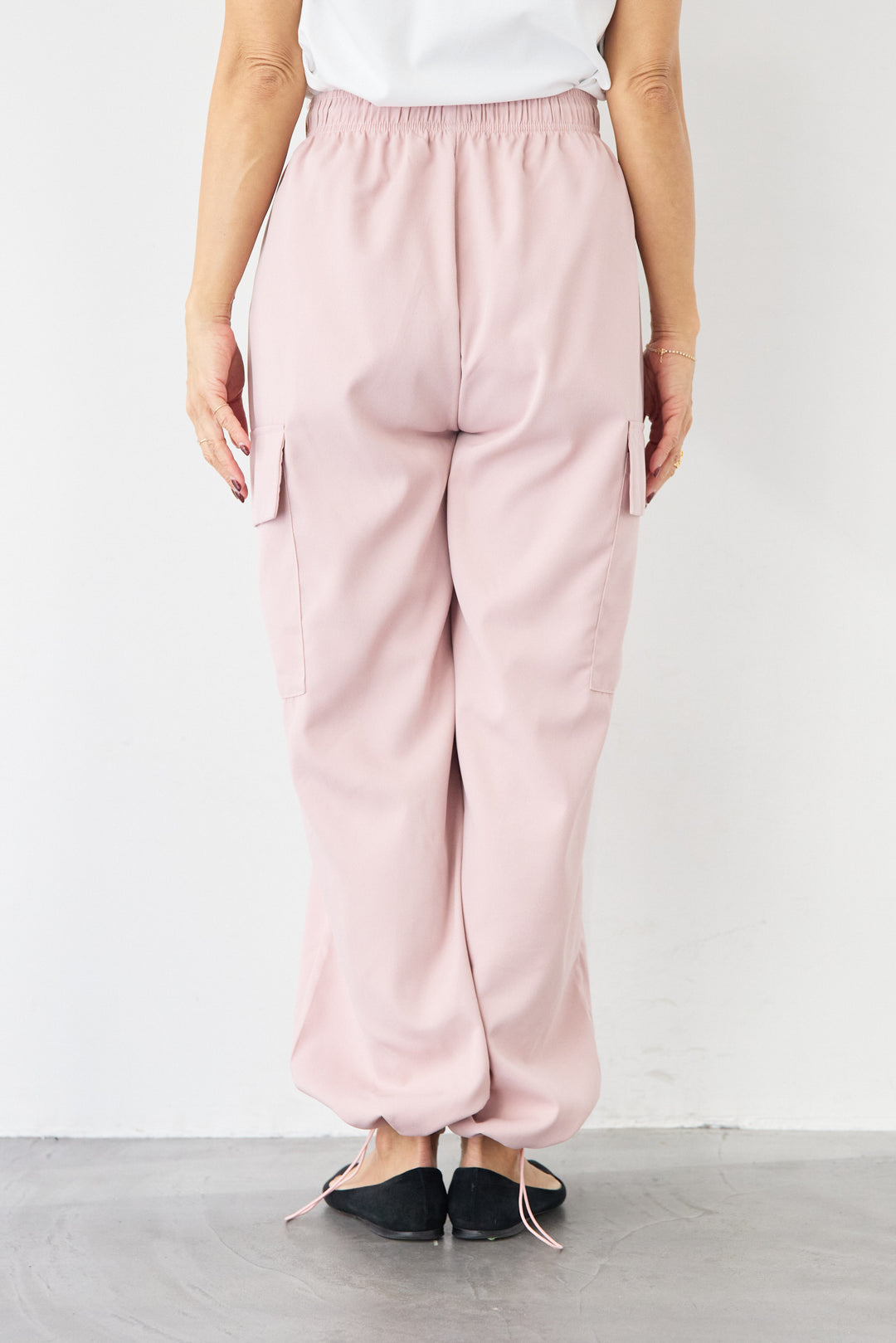 [SET]深Vネック ロゴ刺繍 ショートスウェットプルオーバー+ジョーゼットライク・カーゴジョガーパンツ(2set)