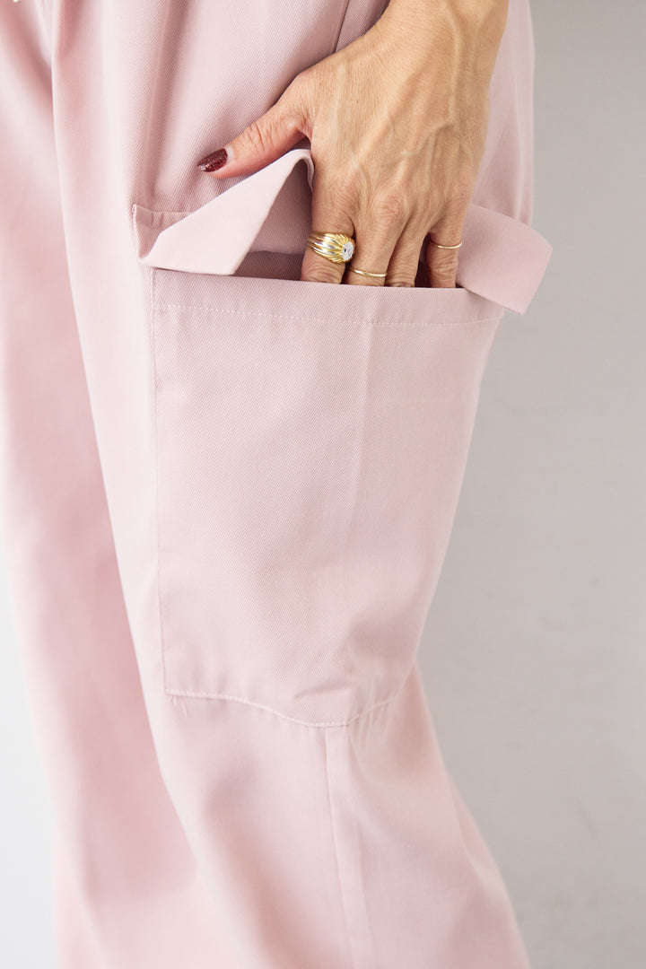 [SET]深Vネック ロゴ刺繍 ショートスウェットプルオーバー+ジョーゼットライク・カーゴジョガーパンツ(2set)