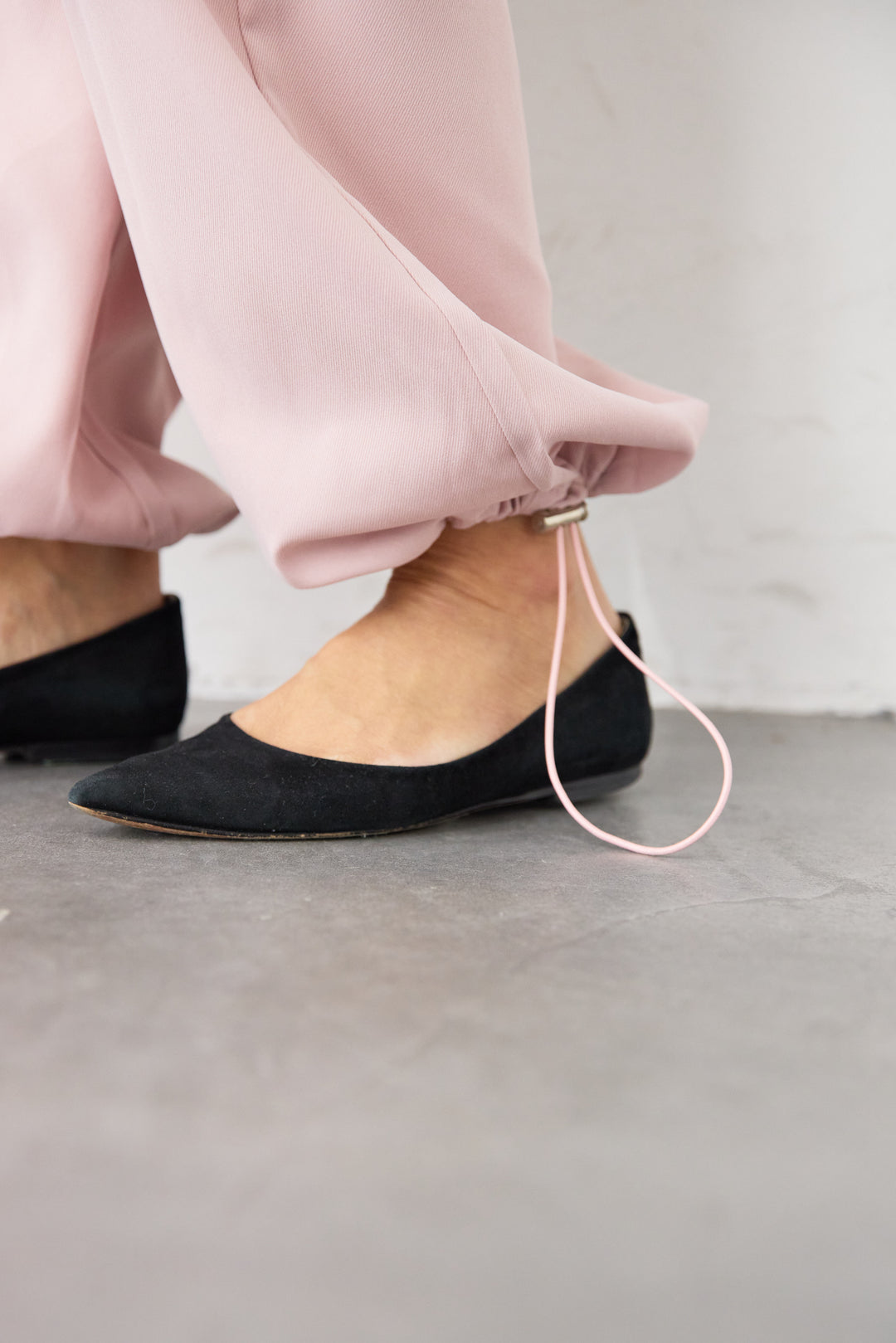 [SET]深Vネック ロゴ刺繍 ショートスウェットプルオーバー+ジョーゼットライク・カーゴジョガーパンツ(2set)