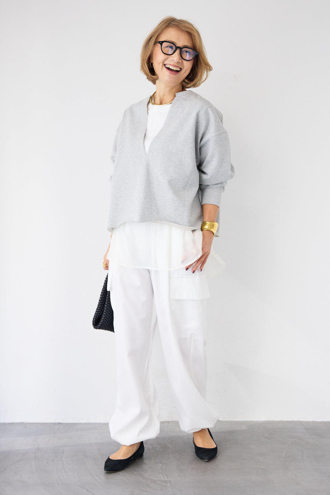 [SET]深Vネック ロゴ刺繍 ショートスウェットプルオーバー+ジョーゼットライク・カーゴジョガーパンツ(2set)