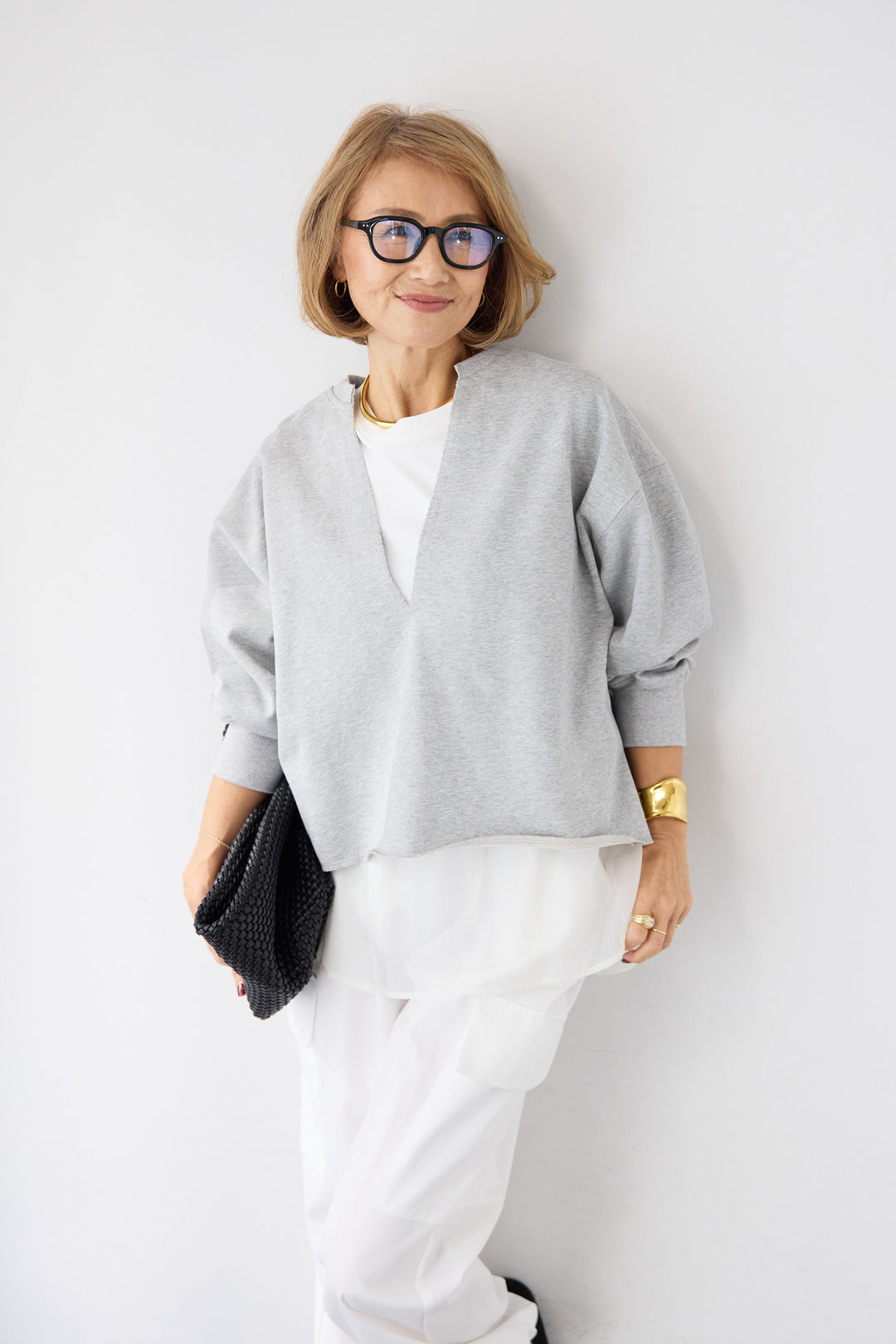 [SET]深Vネック ロゴ刺繍 ショートスウェットプルオーバー+ジョーゼットライク・カーゴジョガーパンツ(2set)