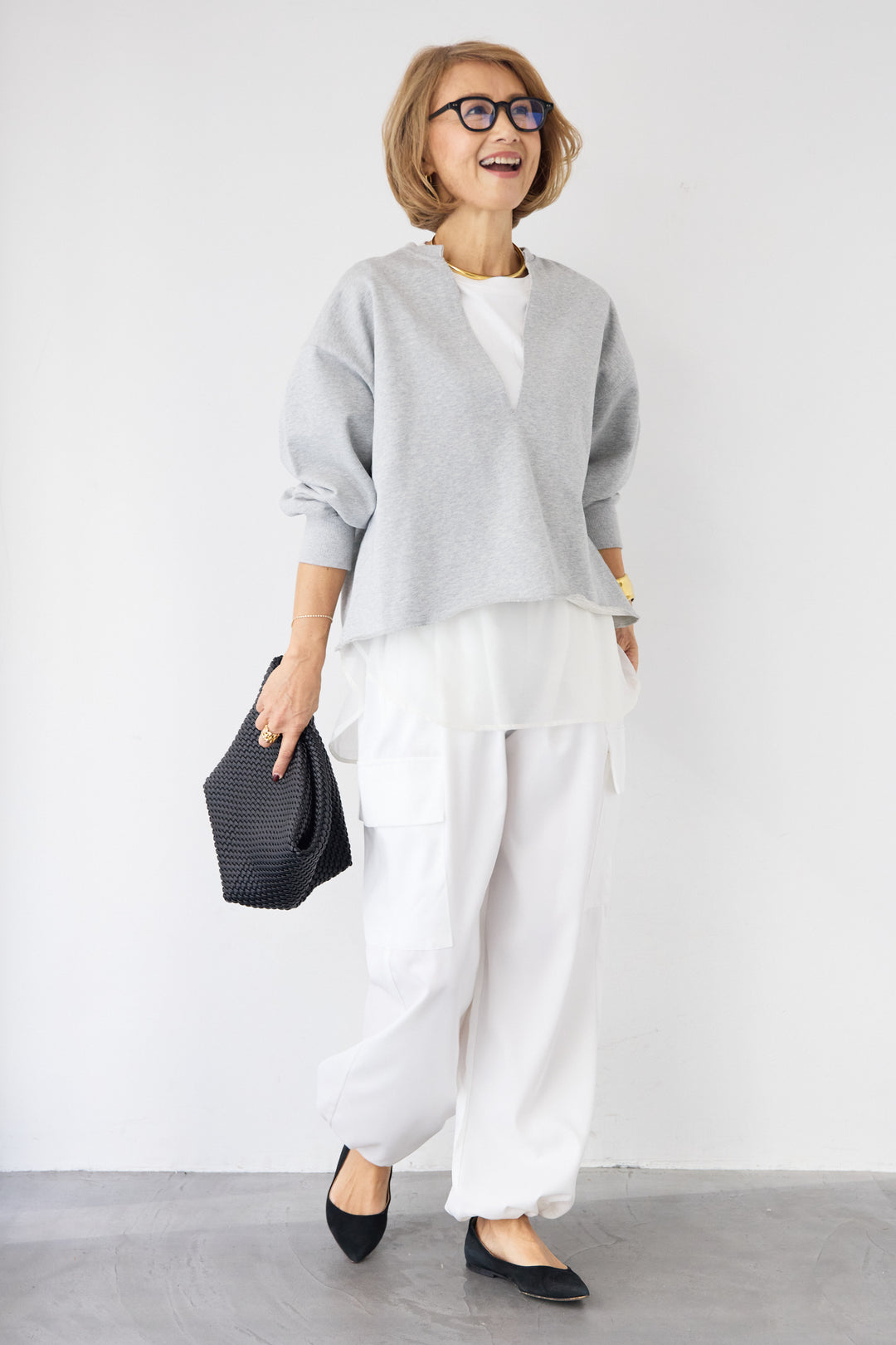 [SET]深Vネック ロゴ刺繍 ショートスウェットプルオーバー+ジョーゼットライク・カーゴジョガーパンツ(2set)