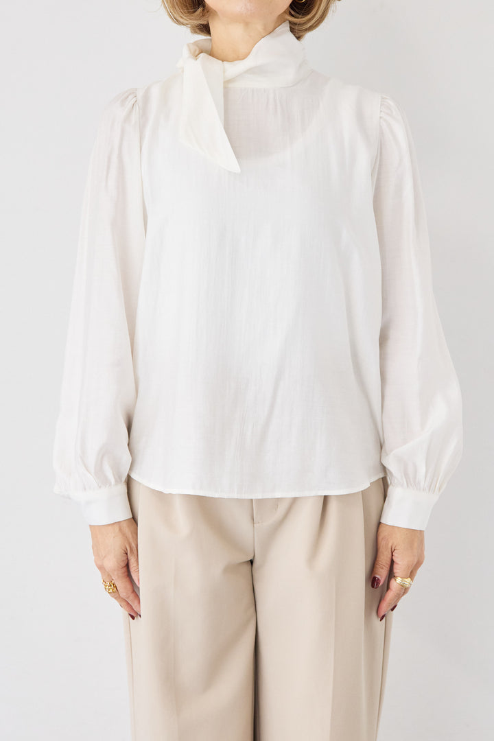 ボウタイ風ハイネック ボリュームスリーブブラウス