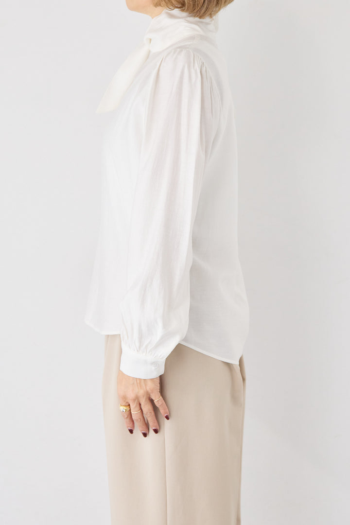 ボウタイ風ハイネック ボリュームスリーブブラウス