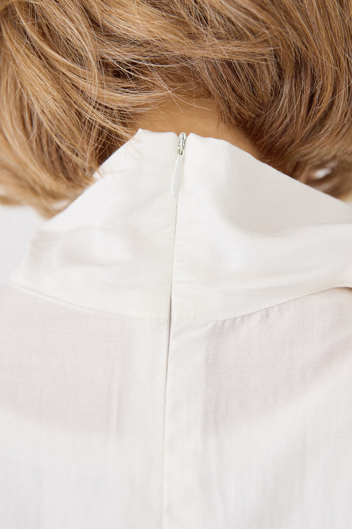 ボウタイ風ハイネック ボリュームスリーブブラウス