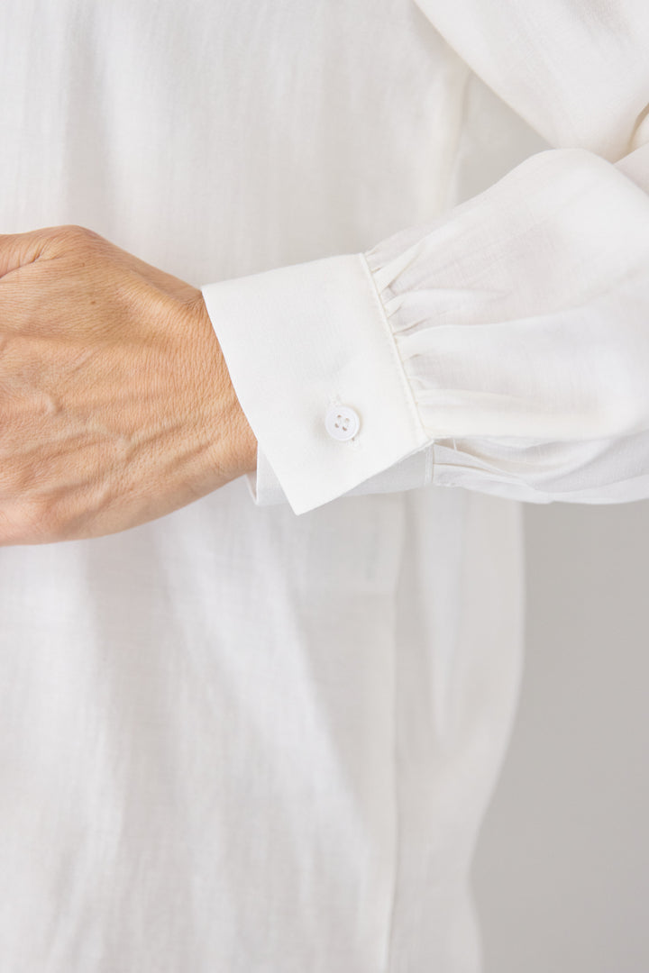 ボウタイ風ハイネック ボリュームスリーブブラウス