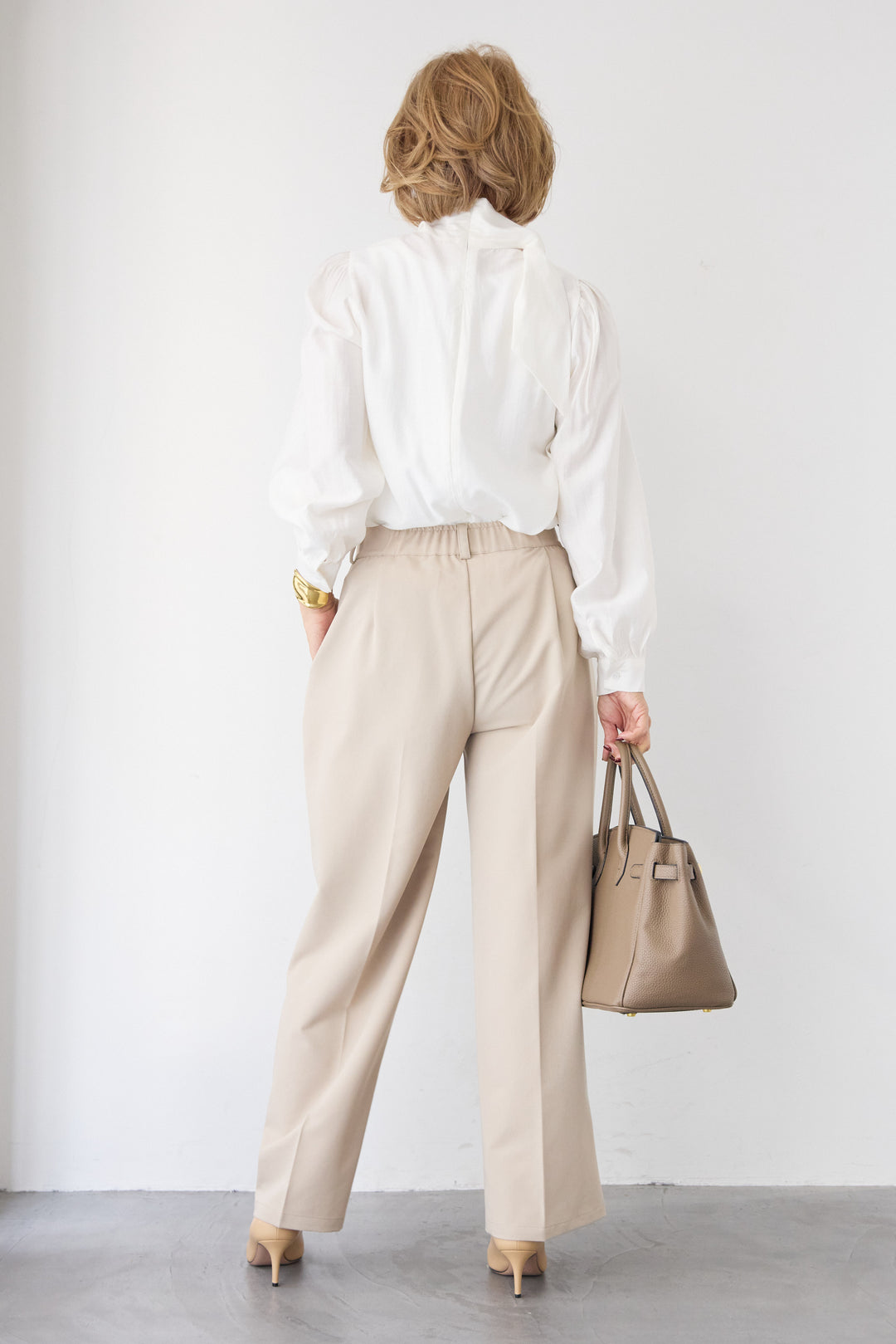 ボウタイ風ハイネック ボリュームスリーブブラウス