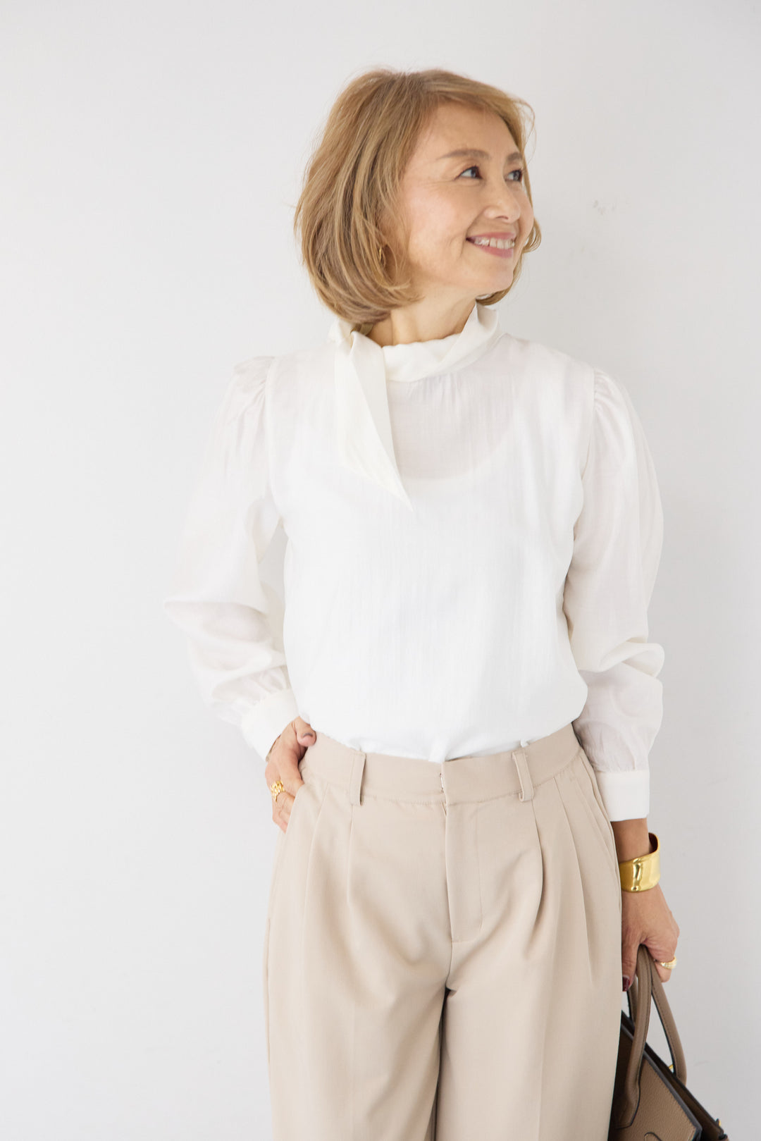 ボウタイ風ハイネック ボリュームスリーブブラウス