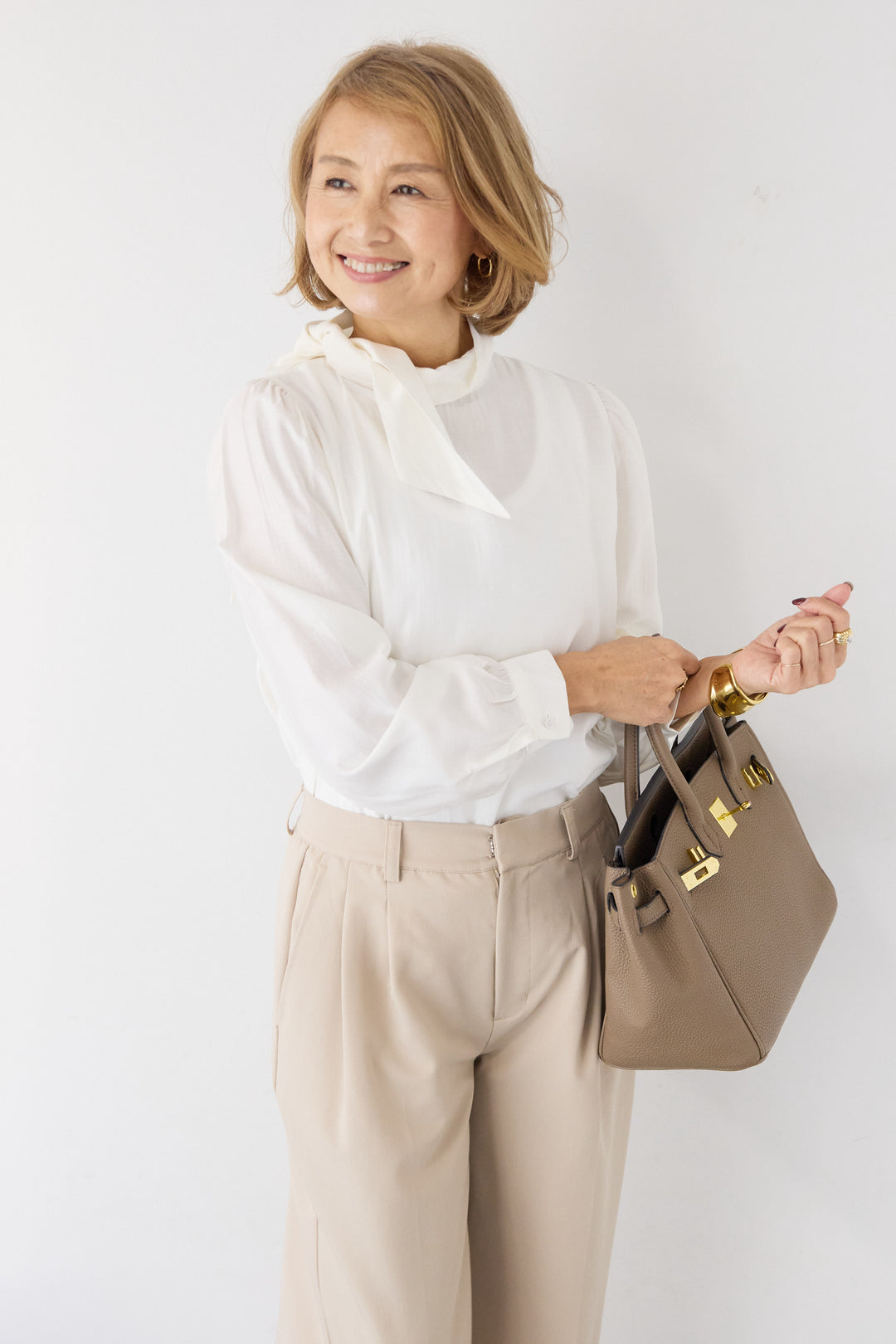 ボウタイ風ハイネック ボリュームスリーブブラウス