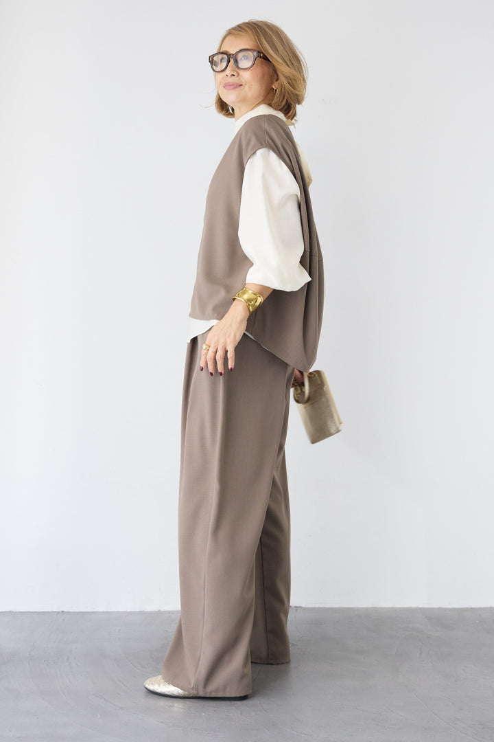 【2セットアップ】Vネックショートベスト × イージーワイドパンツ