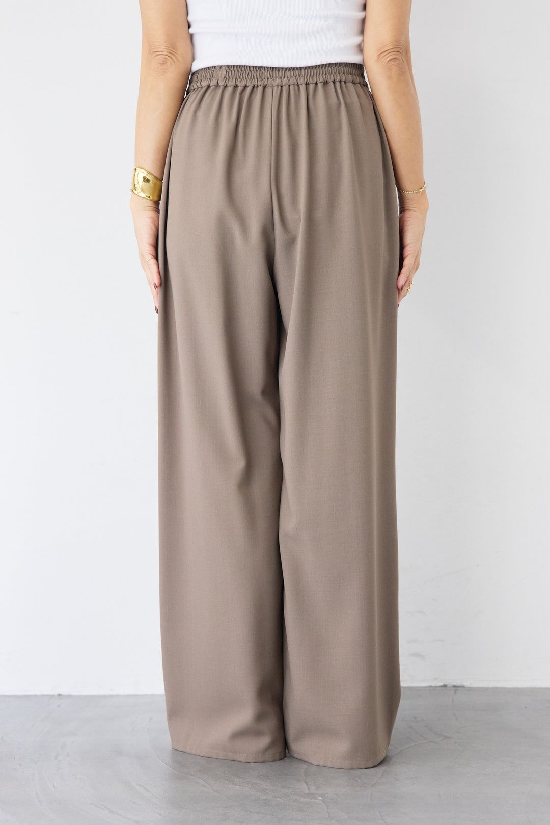 【2セットアップ】Vネックショートベスト × イージーワイドパンツ