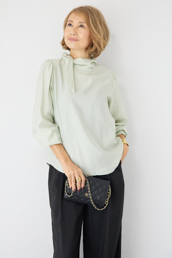 ボウタイ風ハイネック ボリュームスリーブブラウス