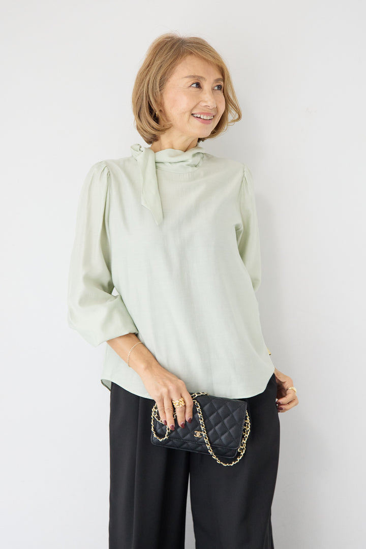 ボウタイ風ハイネック ボリュームスリーブブラウス