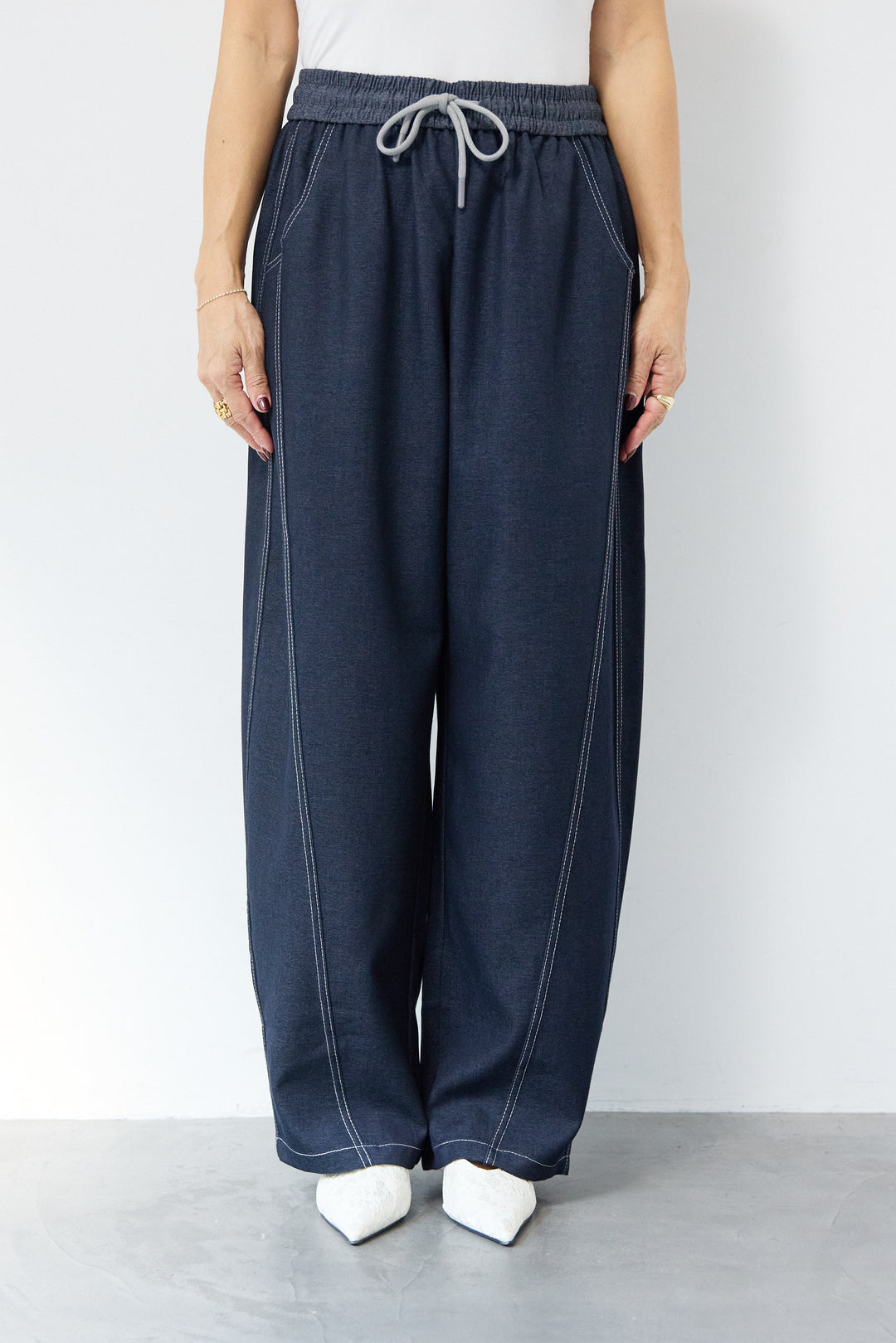 配色ステッチ・カーブデニムパンツ