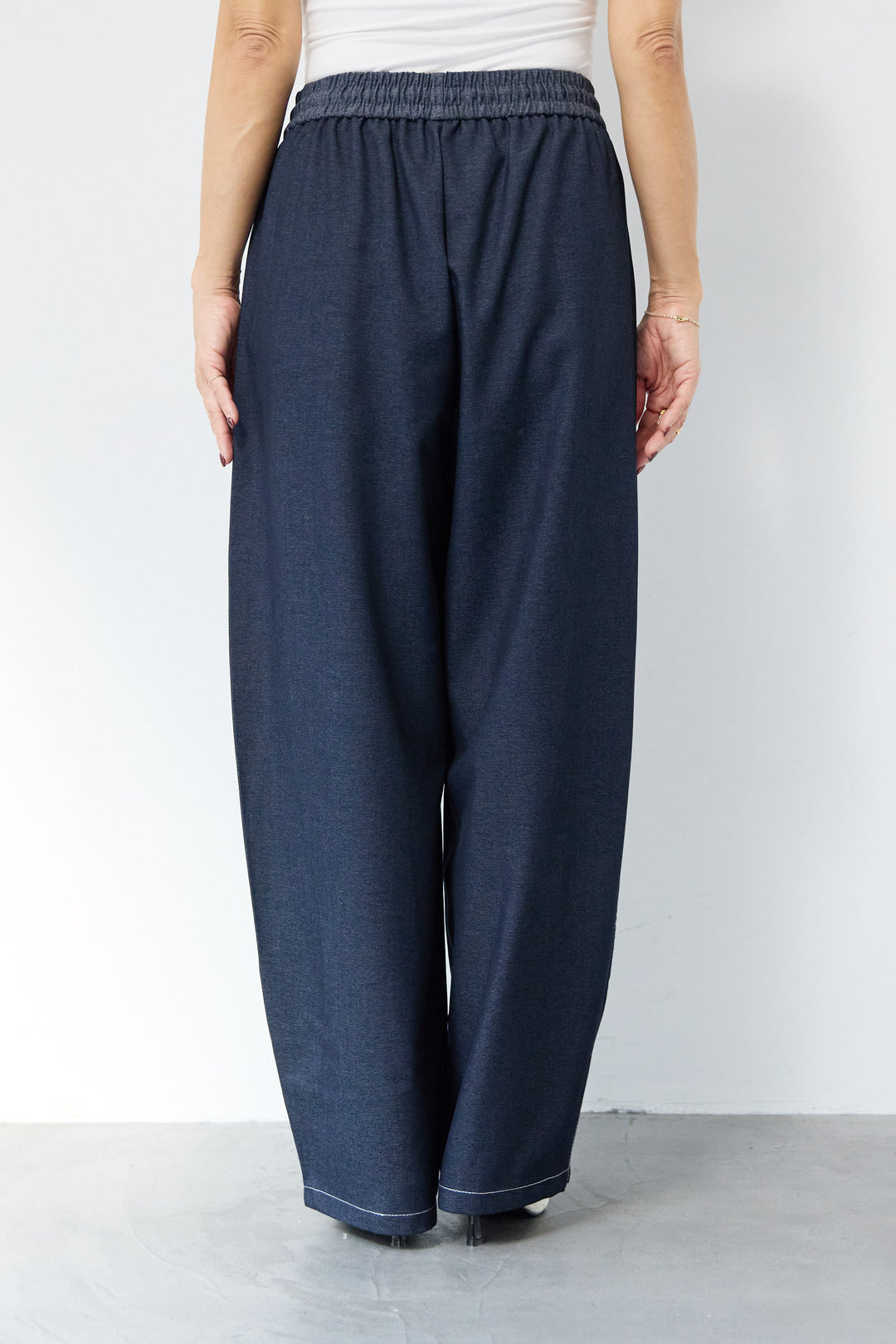 配色ステッチ・カーブデニムパンツ