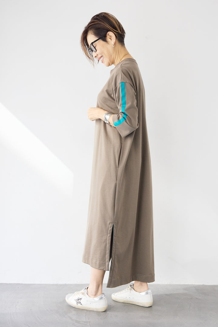 テープラインカットワンピース